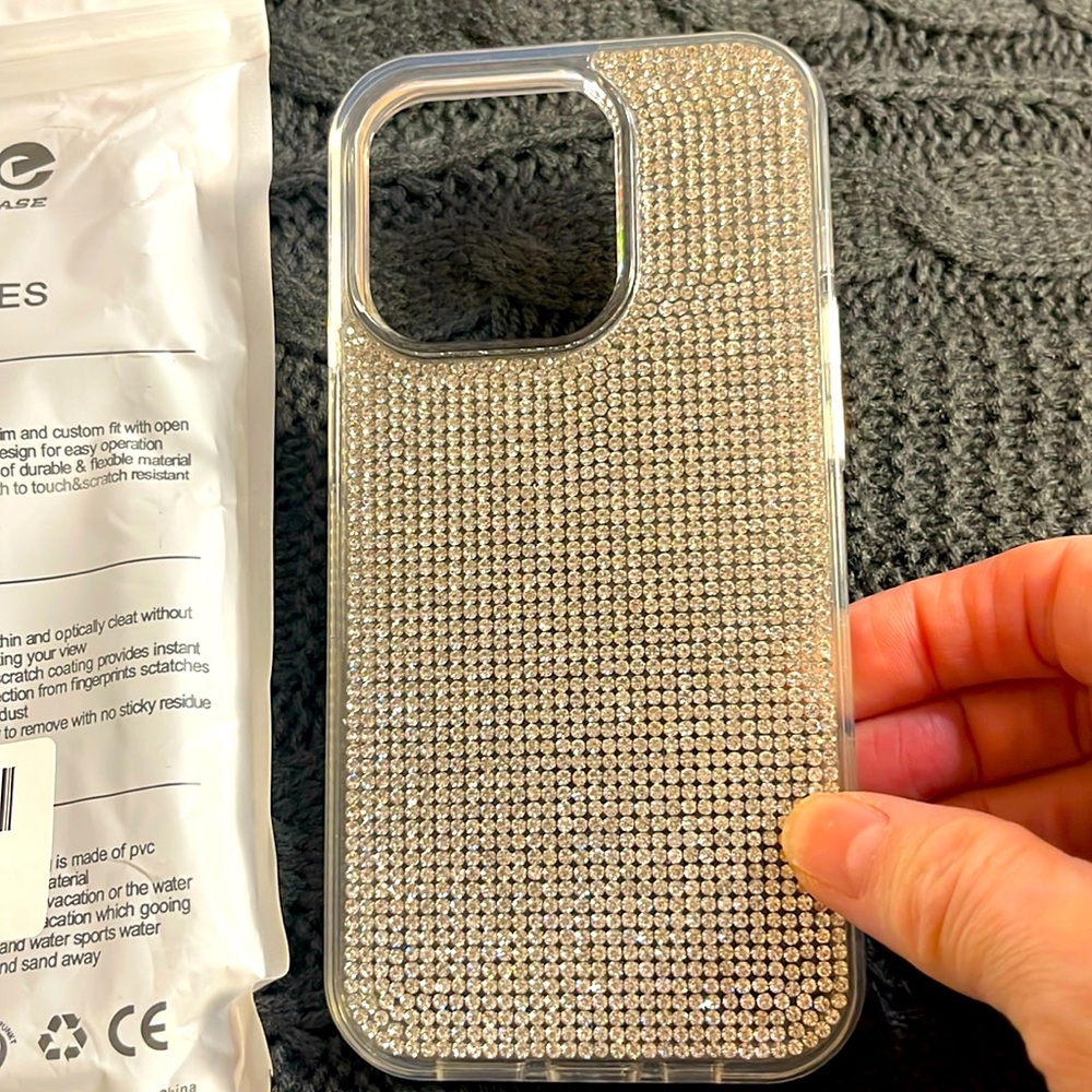 NIP NWT Case Mobile Case IPhone 14 Pro Rhibestone/white